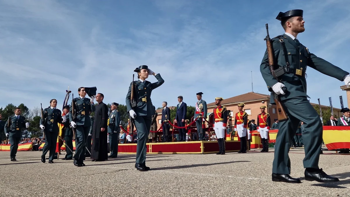 El rey Felipe VI preside en Baeza (Jaén) la jura de bandera de alumnado de la Guardia Civil