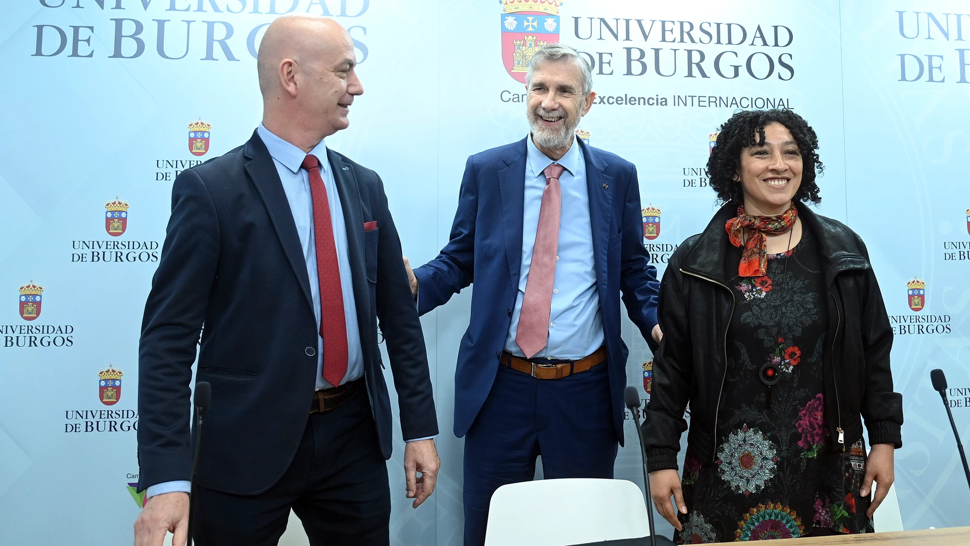 El rector de la Universidad de Burgos (UBU) junto a la investigadora Cristina Valdiosera