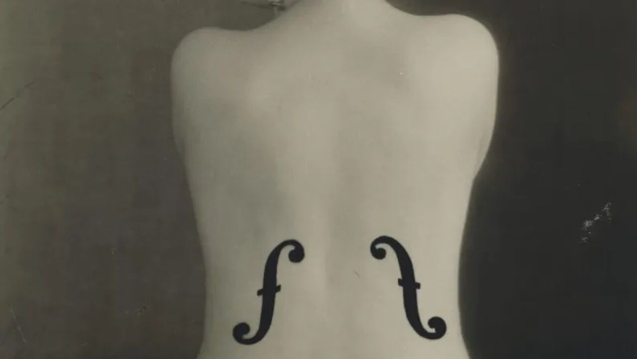 Sale a subasta la icónica imagen de Man Ray en la espalda de Kiki de ...