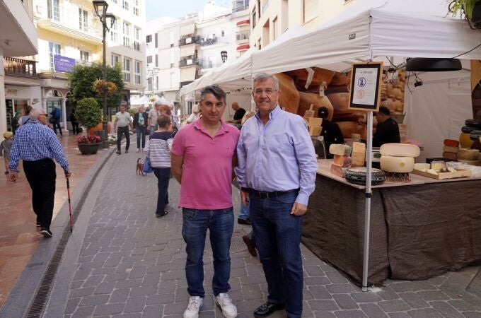 El alcalde de Estepona informa de la Feria del Queso. AYTO ESTEPONA