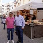 El alcalde de Estepona informa de la Feria del Queso. AYTO ESTEPONA