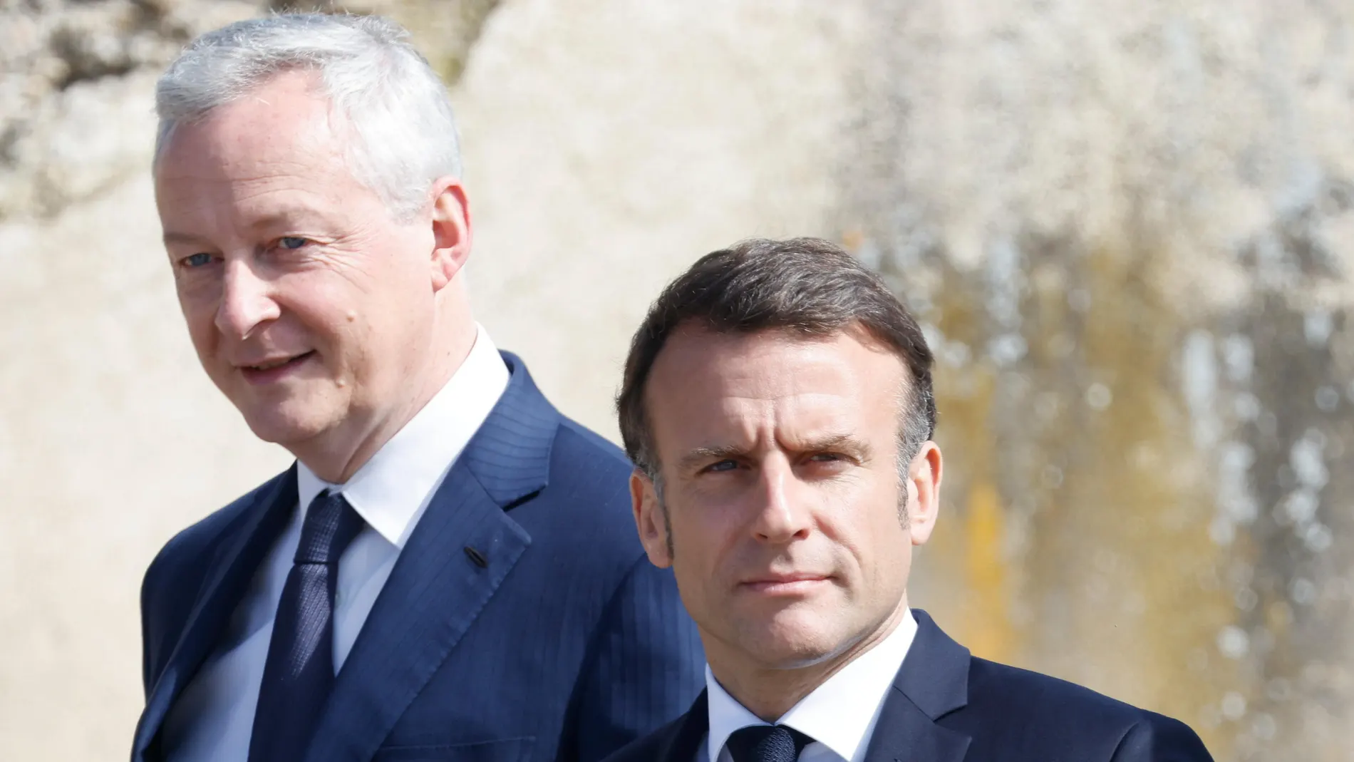 Bergerac (France), 11/04/2024.- France's President Emmanuel Macron (R) and France's Minister for Economy and Finances Bruno Le Maire (L) walk during at visit to the powders and explosives company Eurenco plant in Bergerac, southwestern France, 11 April 2024. (Francia) EFE/EPA/LUDOVIC MARIN / POOL MAXPPP OUT