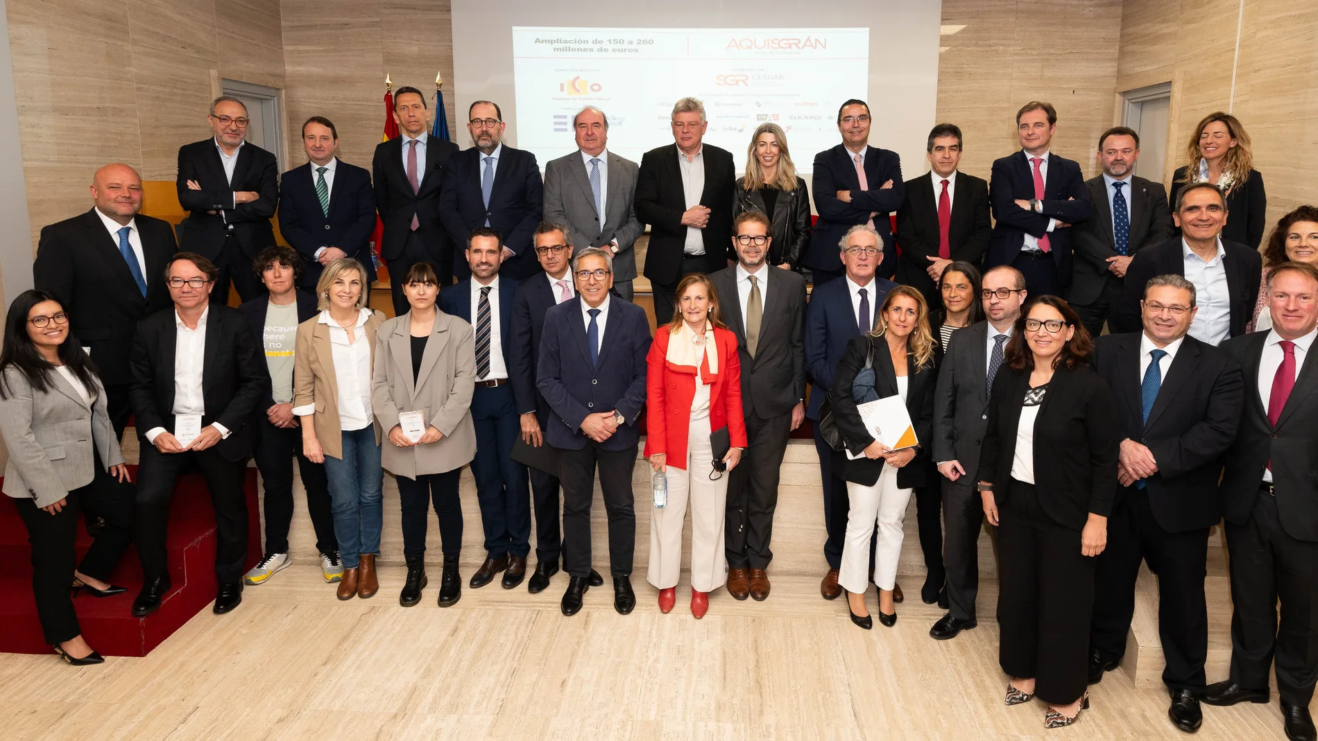 Foto de familia de los participantes de Aquisgrán tras el acto celebrado en Madrid