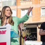 La candidata a lehendakari de Sumar, Alba García, y el portavoz de este partido en el Congreso, Iñigo Errejón, participan en un acto electoral de Sumar