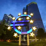 Economía/Finanzas.- El euro cae a mínimos de noviembre por la divergencia de perspectivas entre BCE y Fed
