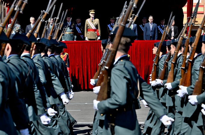 Más de 2.000 alumnos de Guardia Civil juran bandera en Baeza ante el rey Felipe VI.