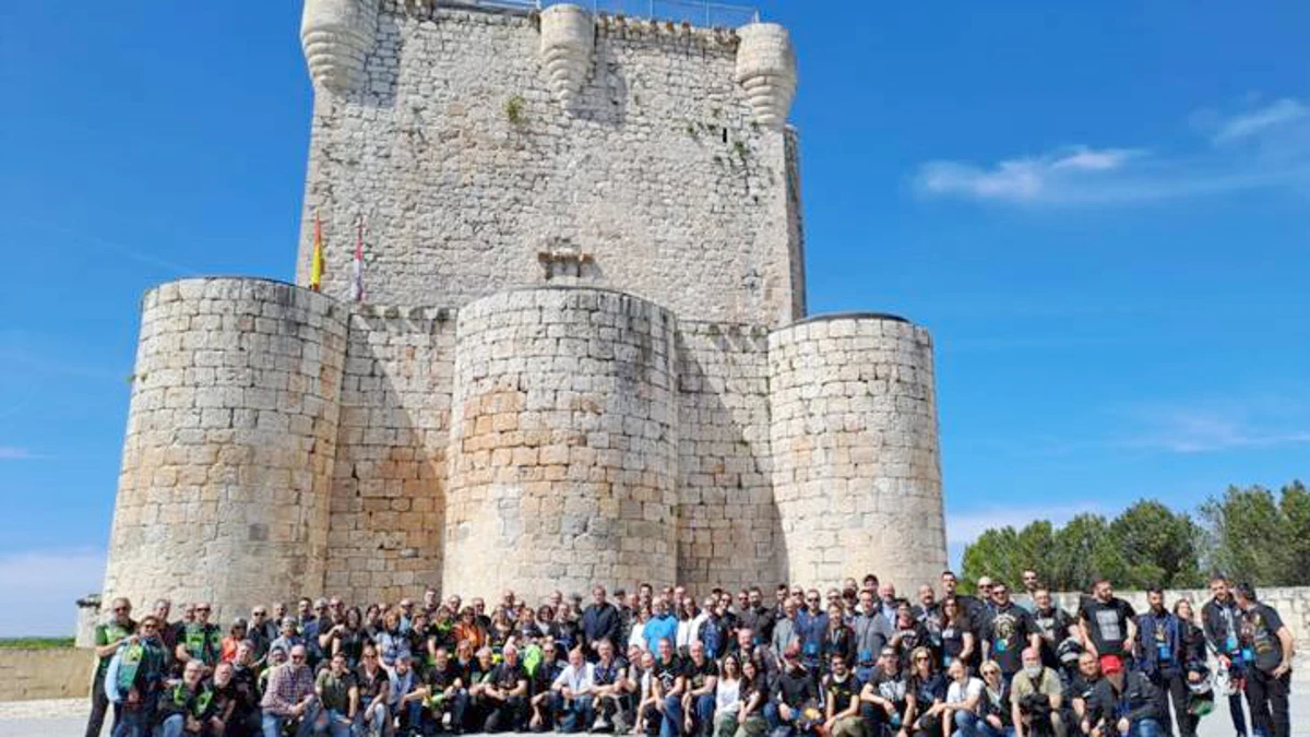 El Regimiento de Caballería Farnesio de Valladolid, de ruta motera a Íscar con motivo de su 375 aniversario