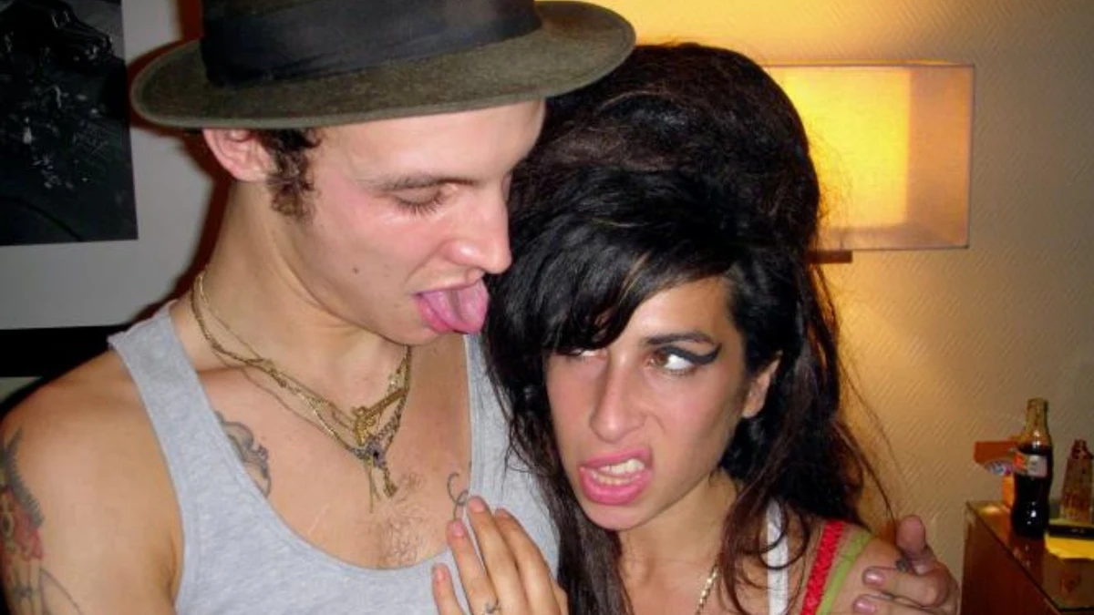 El exmarido de Amy Winehouse se arrepiente de haberla inducido a las drogas: “No he hecho otra cosa que intentar asumir la responsabilidad”