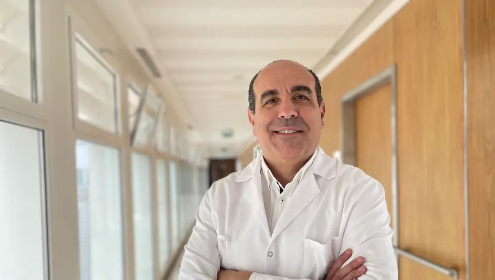 El doctor Enrique Ruiz Veguilla, otorrinolaringólogo del Hospital Quirónsalud Infanta Luisa de Sevilla