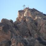 Cruz situado en lo alto del cerro Ope de Archena para proteger a la localidad
