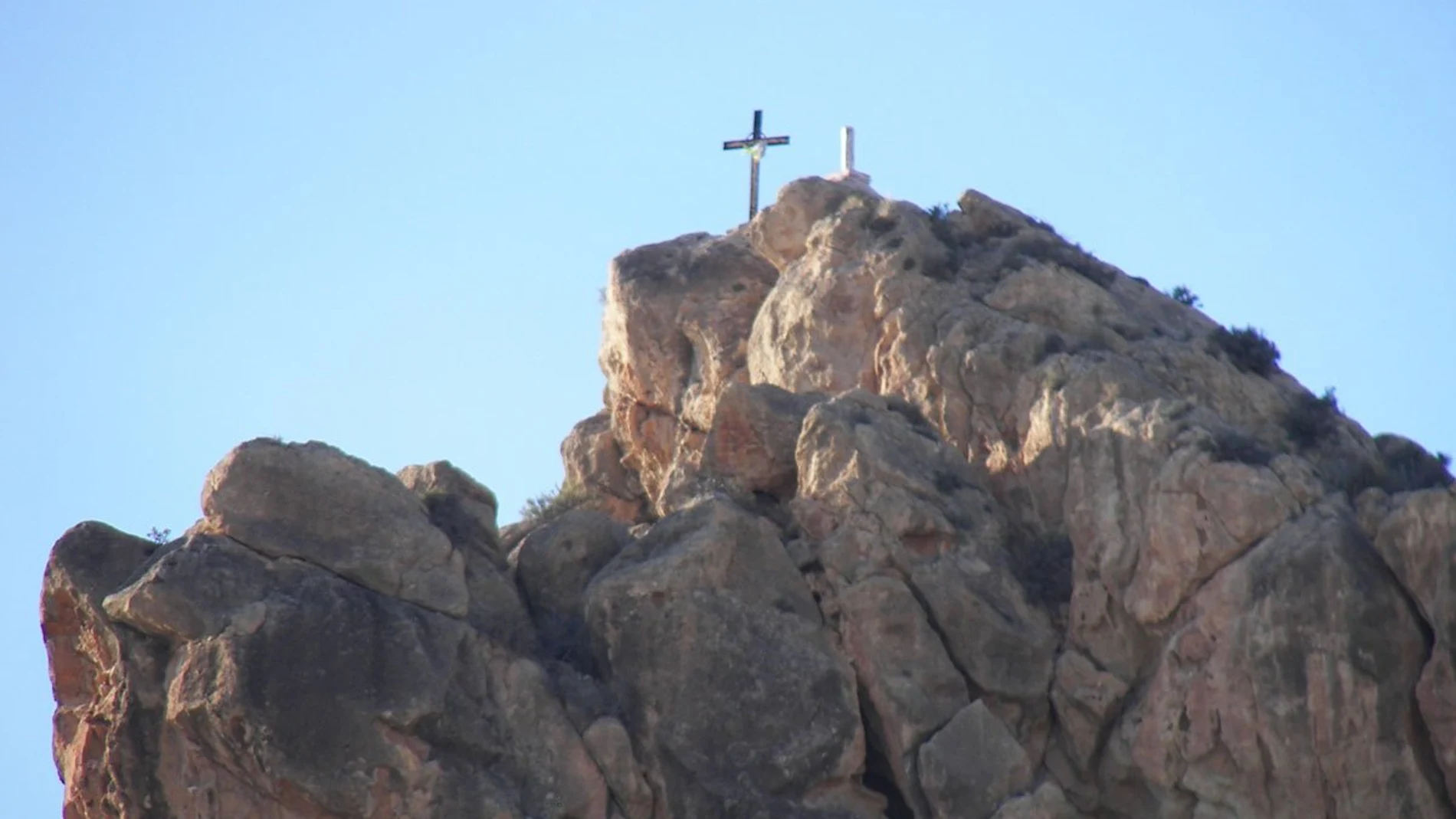 Cruz situado en lo alto del cerro Ope de Archena para proteger a la localidad