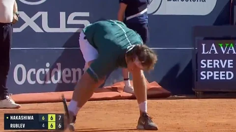 Rublev rompe su raqueta tras caer en el Godó ante Nakashima