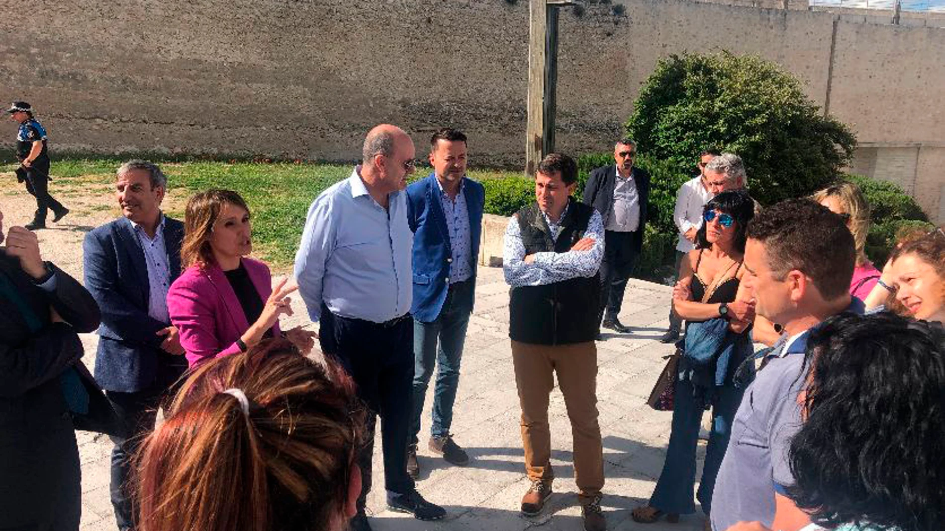 La consejera Rocío Lucas se reúne con representantes de las AMPAs de Cuéllar (Segovia)