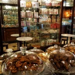 Esta es la pastelería más antigua de Barcelona: sigue vendiendo dulces después de 200 años 