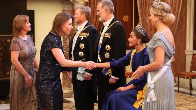 El motivo por el que la Reina Letizia preside el besamanos sentada en un taburete 
