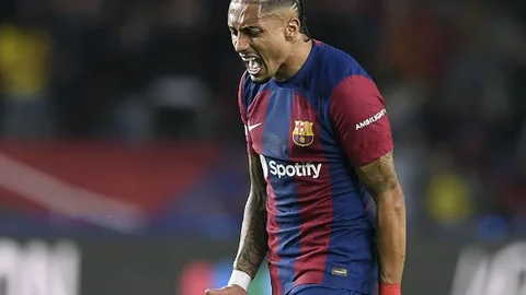 Raphinha durante el encuentro ante el PSG