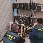 Detenidas tres personas que tenían enchufadas ilegalmente 68 maquinas informáticas para Bitcoin en Albacete