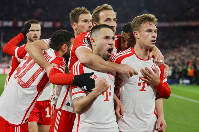 KImmich celebra el gol con sus compañeros