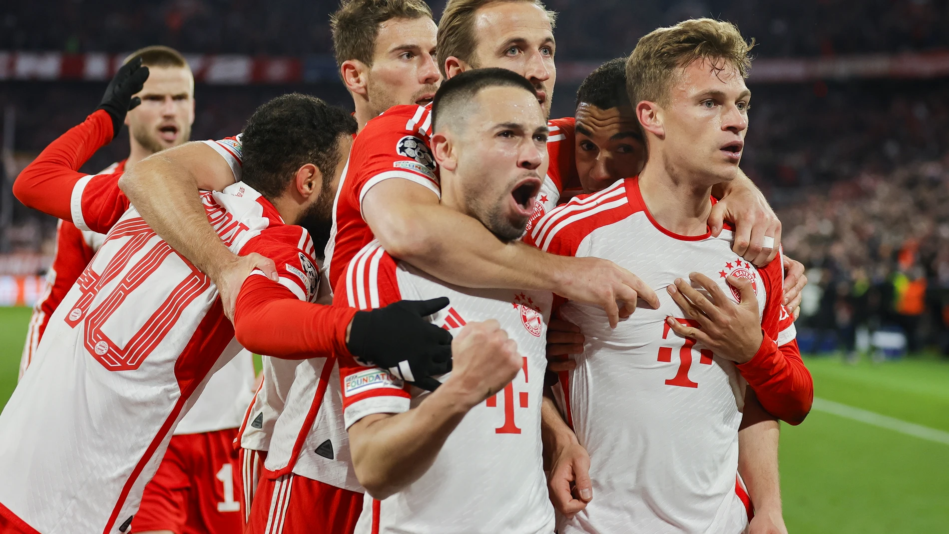 KImmich celebra el gol con sus compañeros
