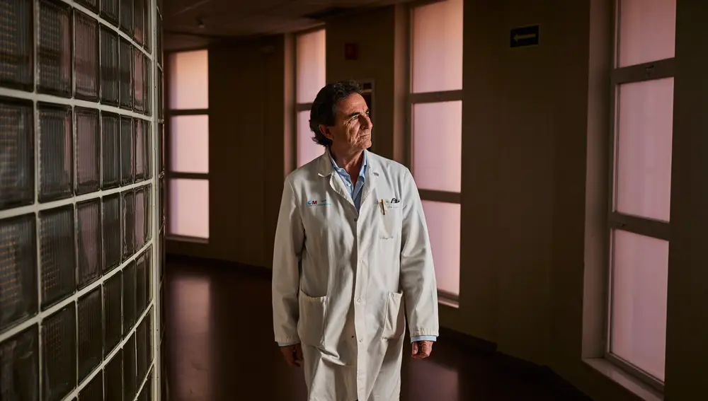 Entrevista con el psiquiatra, José Luis Carrasco, en el hospital Clínico San Carlos. © Alberto R. Roldán / Dia