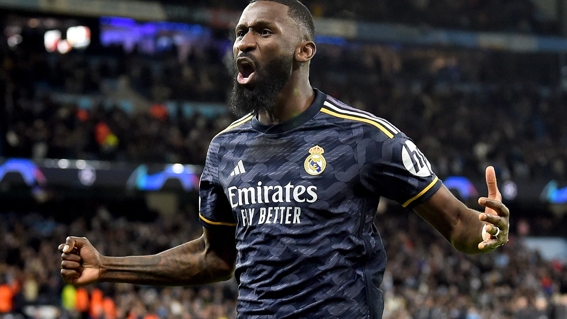 Manchester (United Kingdom), 17/04/2024.- Antonio Ruediger of Real Madrid celebrates after scoring the winning penalty in the penalty shoot-out during the UEFA Champions League quarter final, 2nd leg match between Manchester City and Real Madrid in Manchester, Britain, 17 April 2024. (Liga de Campeones, Reino Unido) EFE/EPA/PETER POWELL