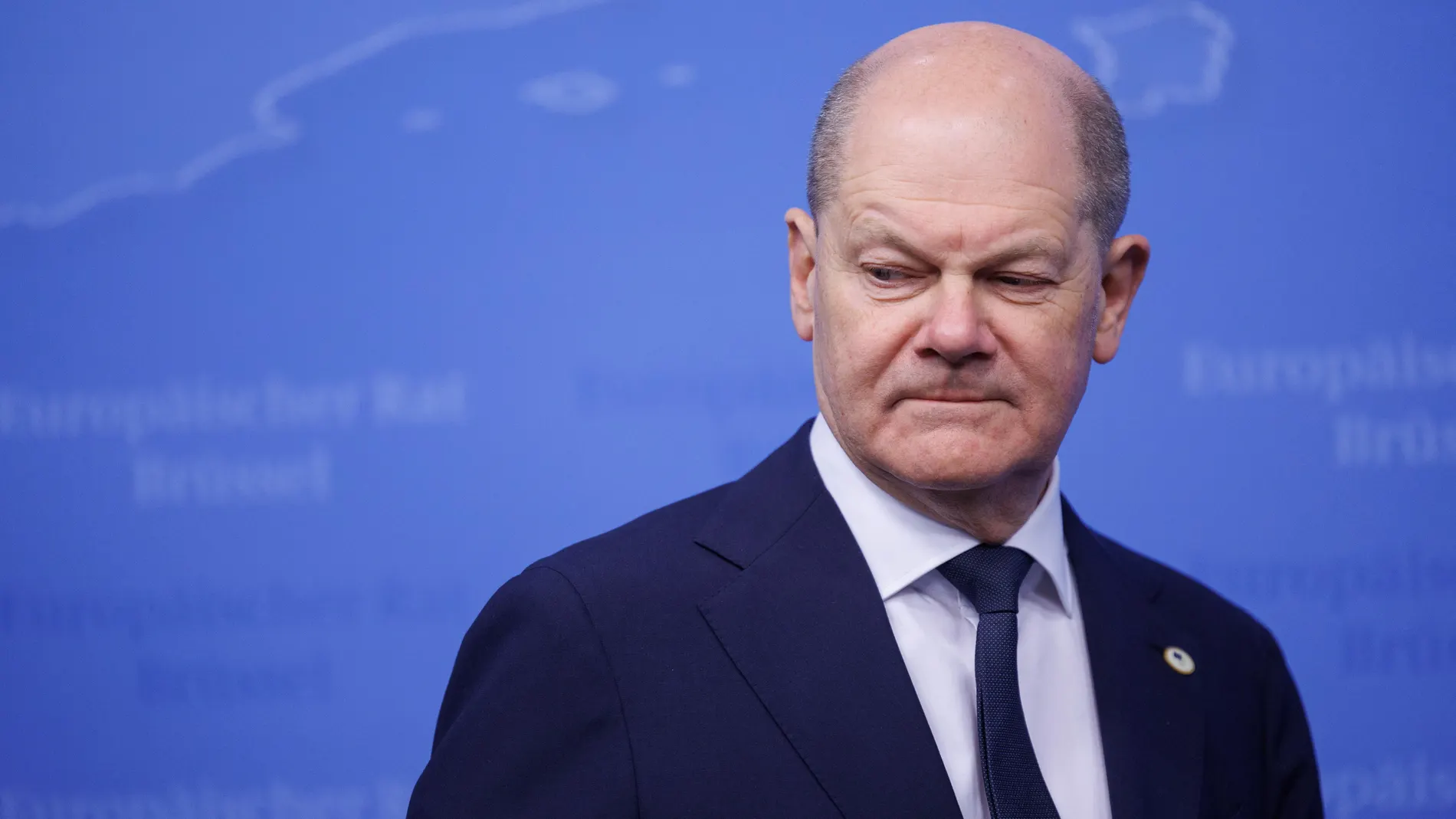 Brussels (Belgium), 18/04/2024.- German Chancellor Olaf Scholz arrives for a press conference on the second day of a special meeting of the European Council in Brussels, Belgium, 18 April 2024. EU leaders gathered in Brussels for a two-day summit to discuss the economy and competitiveness, among other issues. (Bélgica, Bruselas) EFE/EPA/OLIVIER MATTHYS 