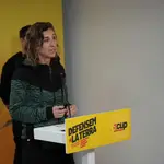 La candidata de la CUP a la Presidencia de la Generalitat, Laia Estrada, en rueda de prensa