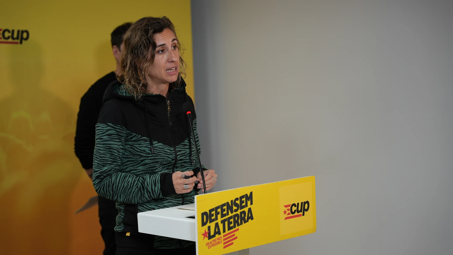 La candidata de la CUP a la Presidencia de la Generalitat, Laia Estrada, en rueda de prensa CUP 18/04/2024