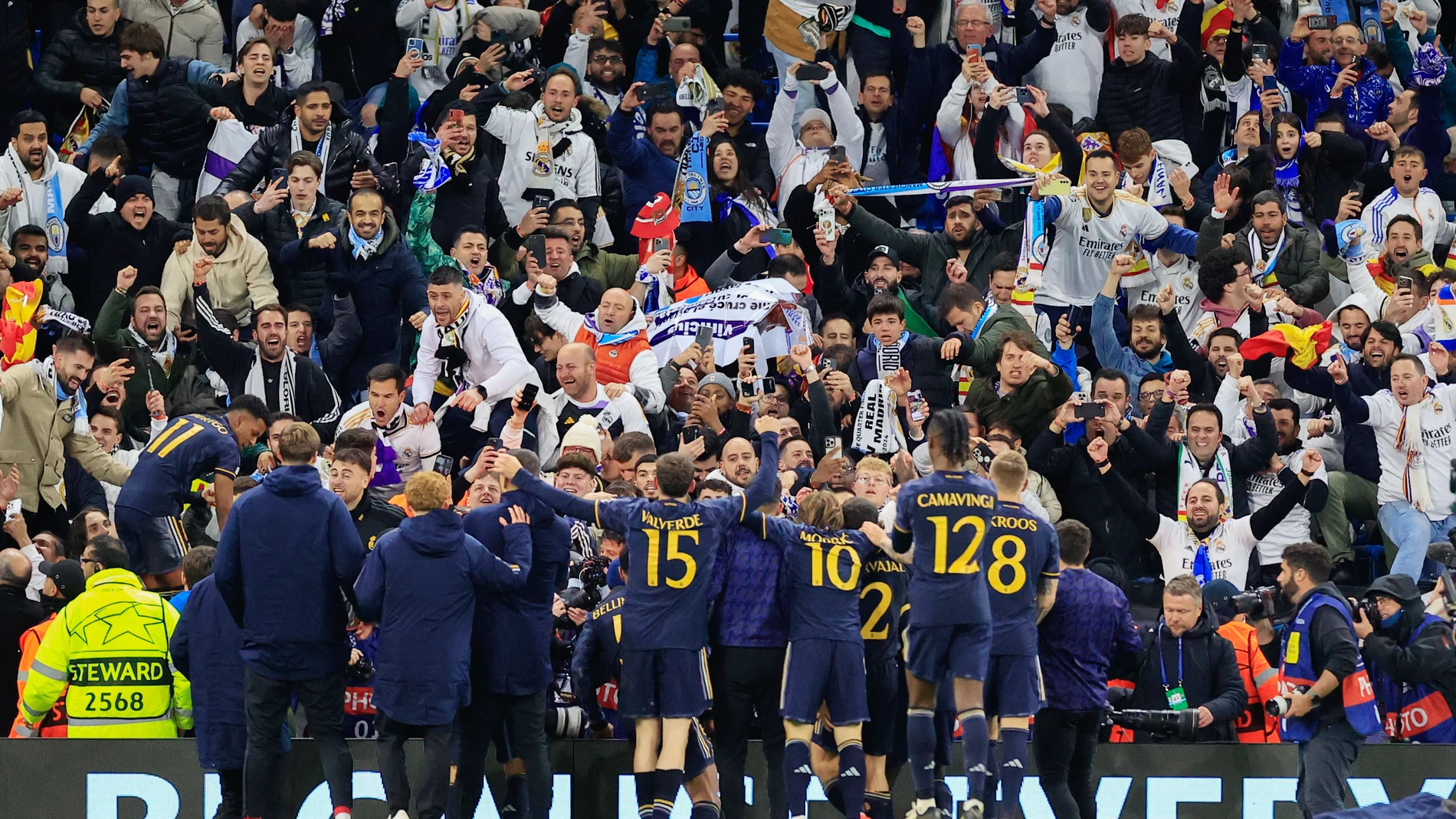 La plantilla del Real Madrid celebra el pase a semifinales de la Champions