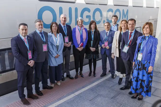 Segovia da la bienvenida al primer tren de Ouigo con destino a Madrid