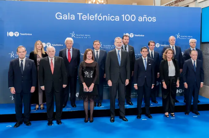 Felipe VI preside la gala del centenario de Telefónica en el Teatro Real de Madrid 