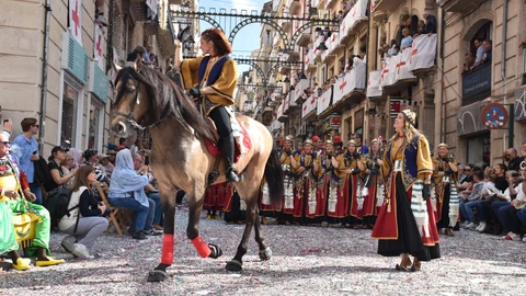 La Trilogía Festera se celebra este fin de semana en Alcoy, Alicante.