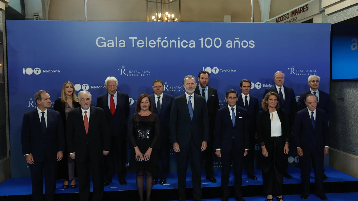 Felipe VI preside la gala del centenario de Telefónica en el Teatro Real de Madrid 