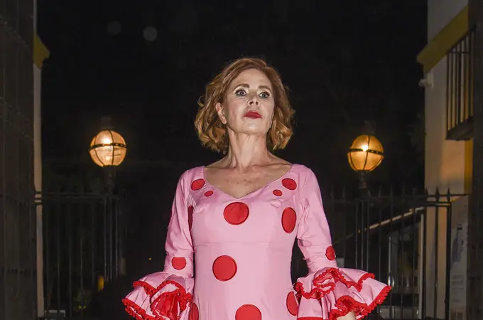 Solo Ágatha Ruiz de la Prada puede ir a la Feria de Abril con un vestido de flamenca con estampado de corazones