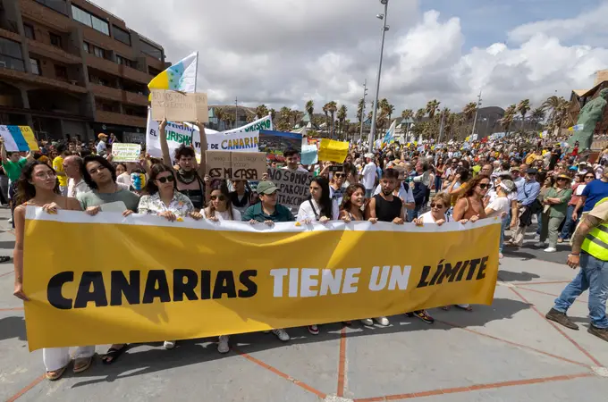 Una marea humana toma las calles de las islas contra el turismo de masas: 'Canarias tiene un límite'