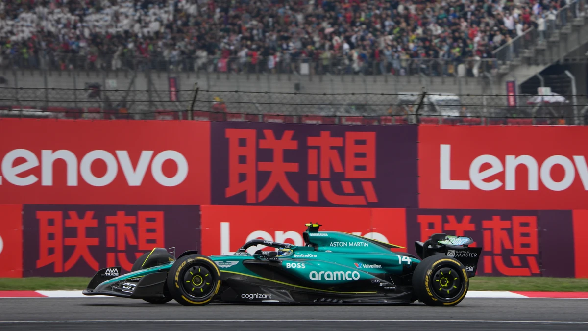 La impresionante salvada de Fernando Alonso en plena persecución a Hamilton en el GP de China