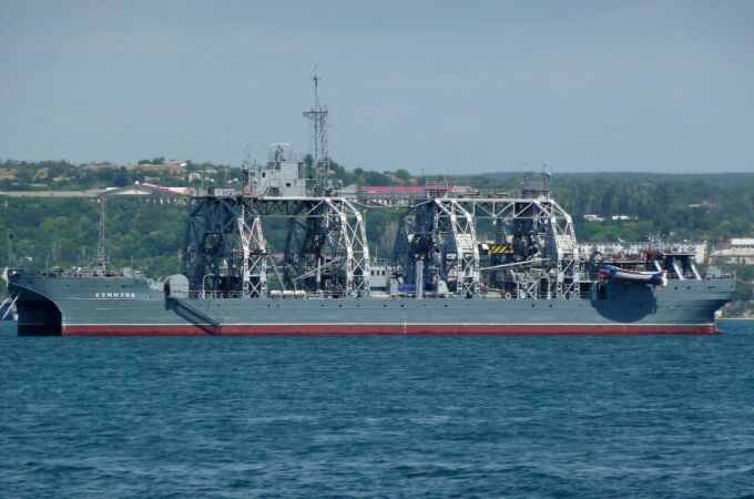 El buque de salvamento ruso "Kommuna" de la Flota del Mar Negro