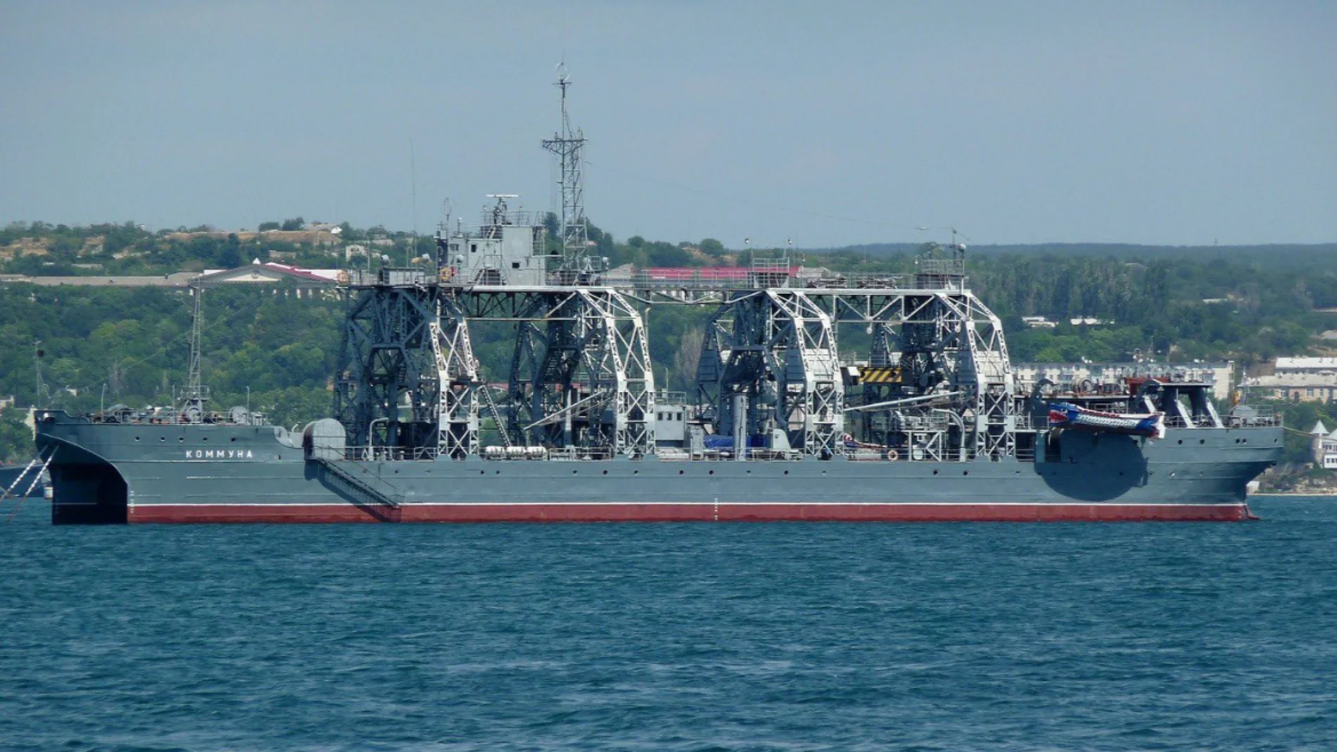 El buque de salvamento ruso "Kommuna" de la Flota del Mar Negro