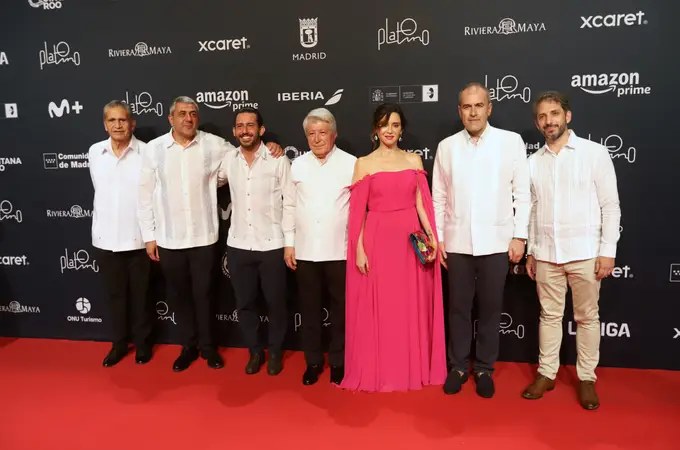 El vestido rosa con mangas de capa de Isabel Díaz Ayuso para los Premios Platino es todo lo que pedimos para una boda esta primavera