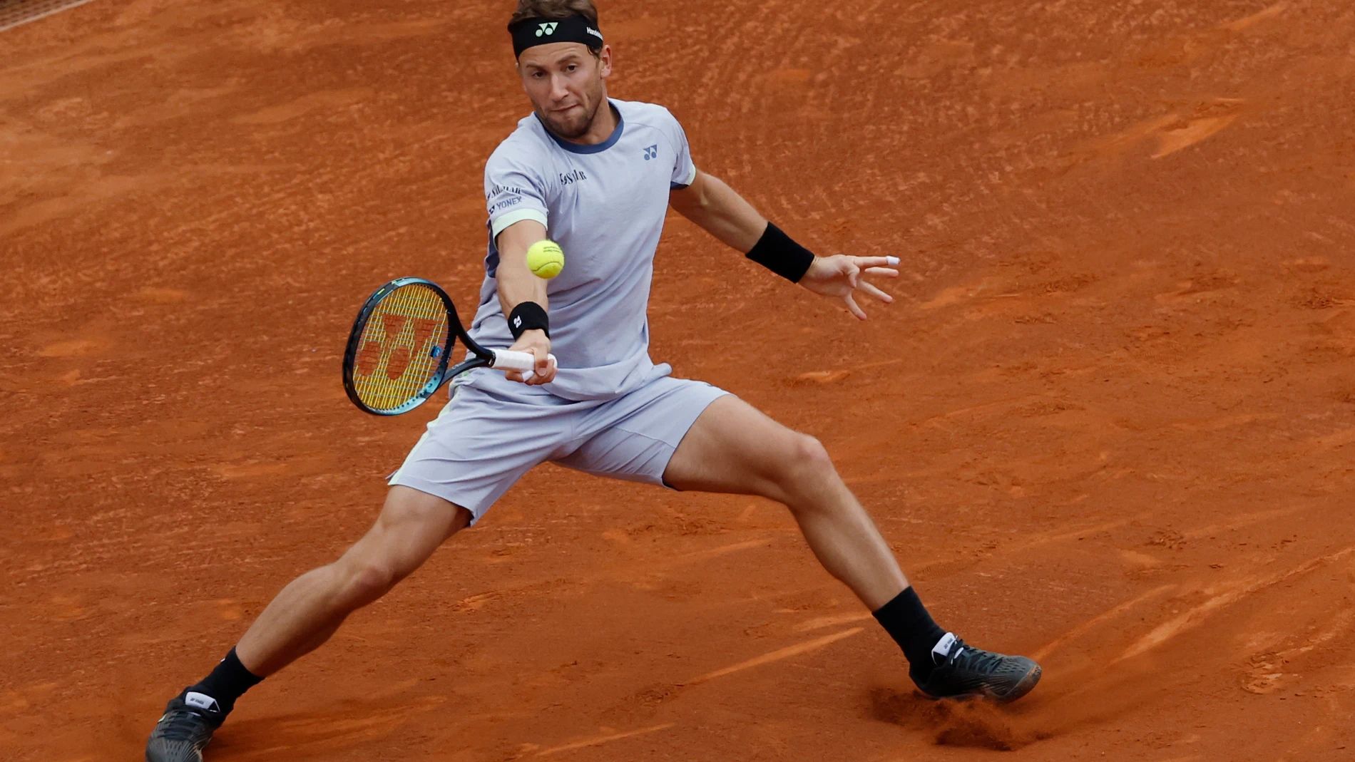 Casper Ruud of Norway returns the ball to Stefanos Tsitsipas of Greece during the final of the Barcelona Open tennis tournament in Barcelona, Spain, Sunday, April 21, 2024. (AP Photo/Joan Monfort)