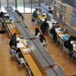 Estudiantes en una de las bibliotecas de la Universidad de Vigo. 