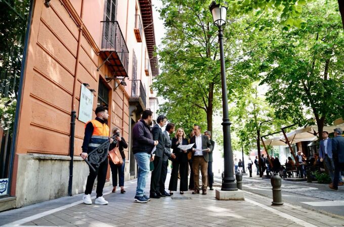 Granada cambia las farolas del centro histórico: tendrán iluminación artística