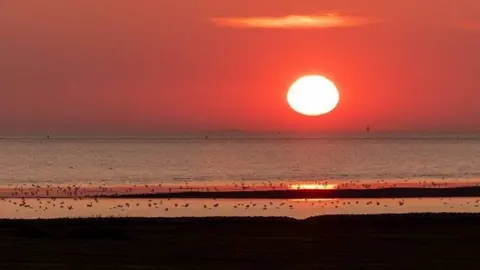 Hoy las máximas todavía rondarán los 26ª en la provincia de Pontevedra.