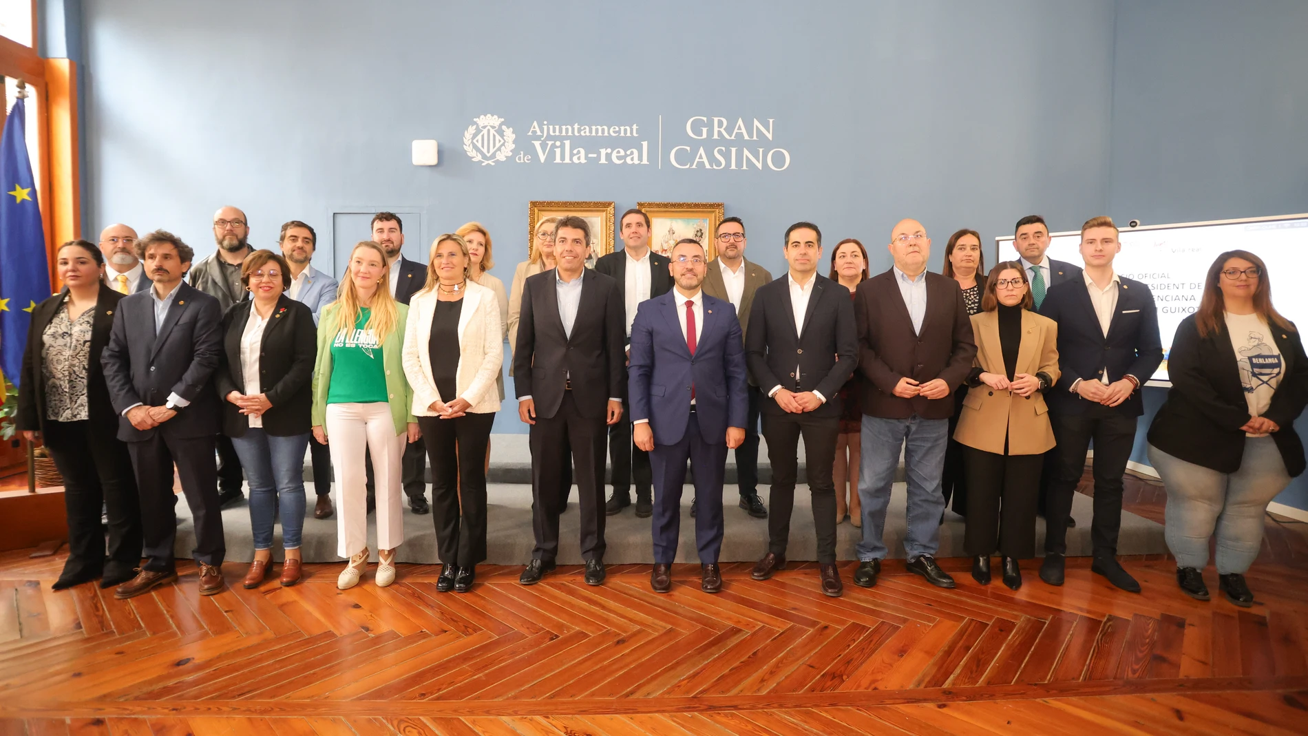 El presidente Mazón, con los miembros del Ayuntamiento de Vila-real