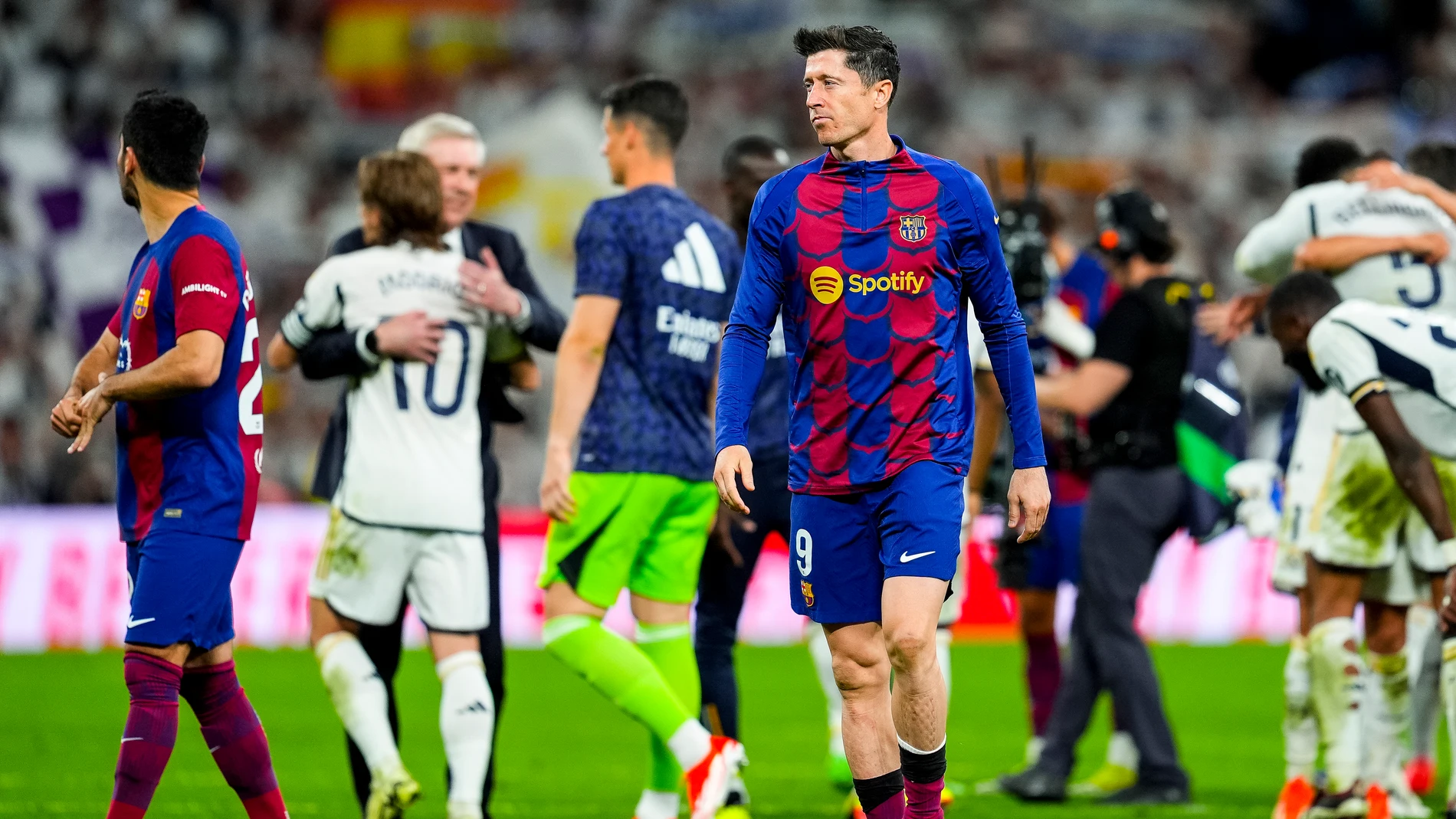 Robert Lewandowski of FC Barcelona laments during the Spanish League, LaLiga EA Sports, football match played between Real Madrid and FC Barcelona at Santiago Bernabeu stadium on April 21, 2024 in Madrid, Spain. AFP7 21/04/2024 ONLY FOR USE IN SPAIN