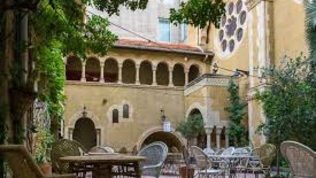 Una terraza en una Iglesia luterana del centro de Madrid