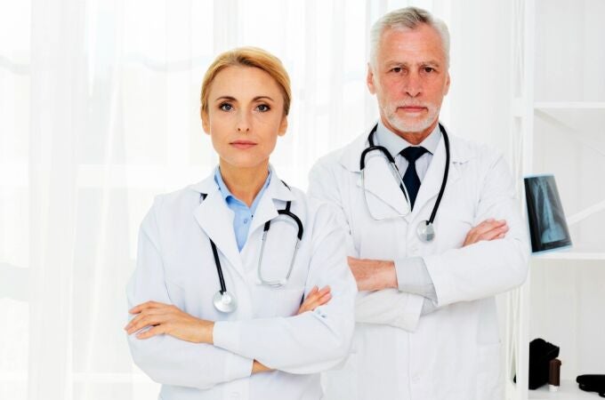 ¿Médico o médica? El sexo del profesional está relacionado con la mortalidad de los pacientes, según un estudio