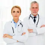¿Médico o médica? El sexo del profesional está relacionado con la mortalidad de los pacientes, según un estudio