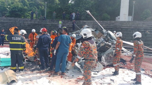 Ten people killed after two Malaysian Navy helicopters collide in mid-air during parade rehearsal