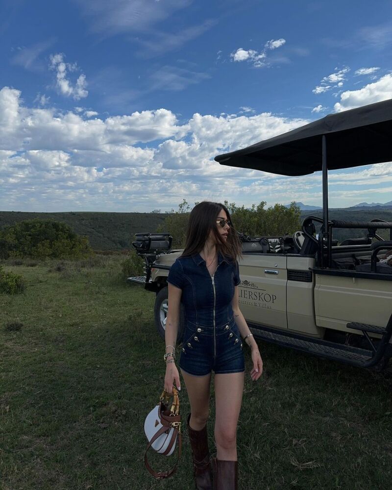 El look de safari de Violeta Mangriñán.